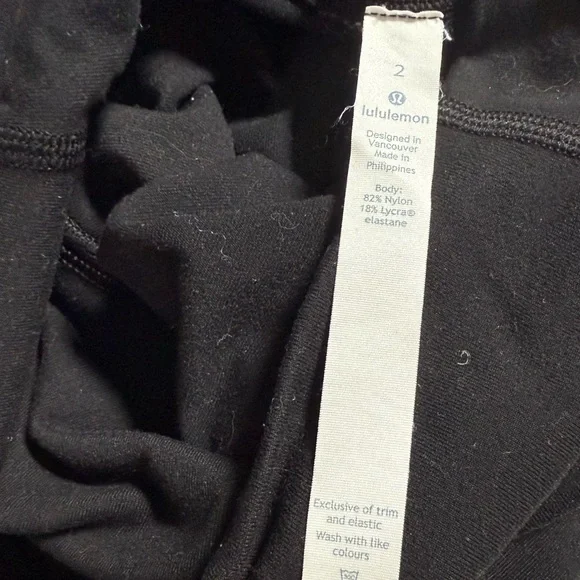 LULULEMON / VANCOUVER CANUCKS / NHL BLACK HIGH WAISTED WUNDER UNDER LEGGINGS - Picture 8 of 9